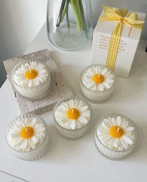 Dasiy flower candle