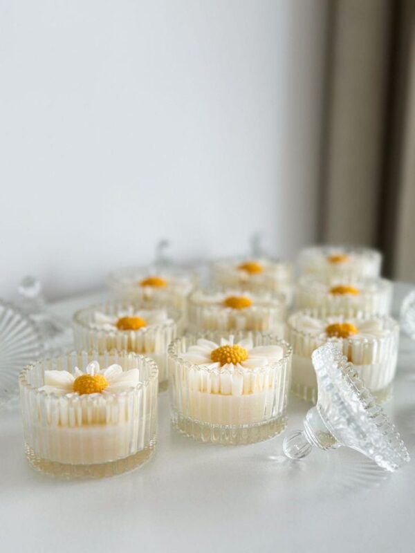 Dasiy flower candle - Image 3