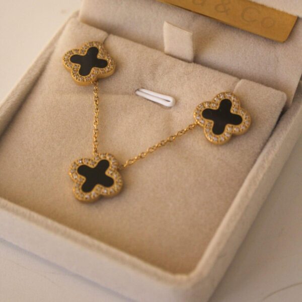 Zaekoon Clover Necklace & Earrings Set – Gold-Plated Elegance